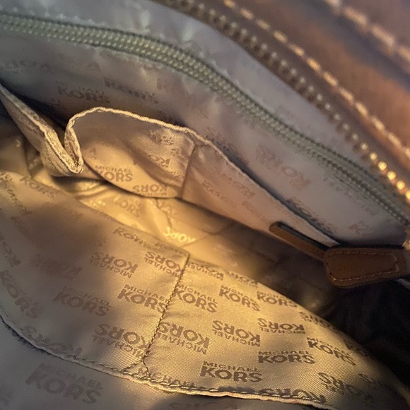 Michael Kors purse in mint condition - Picture 3 of 3